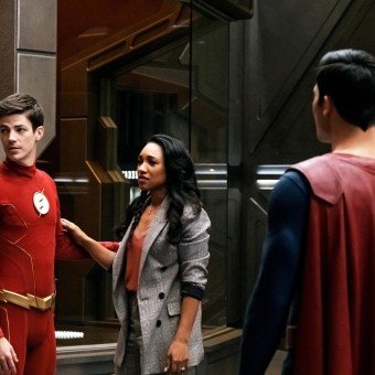 The Flash -- "Crisis on Infinite Earths: Part Three" -- Image Number: FLA609a_00143b3.jpg -- Pictured (L-R): Grant Gustin as Barry Allen/The Flash, Candice Patton as Iris West - Allen, Tyler Hoechlin as Superman and Brandon Routh as Superman -- Photo: Katie Yu/The CW -- © 2019 The CW Network, LLC. All Rights Reserved.