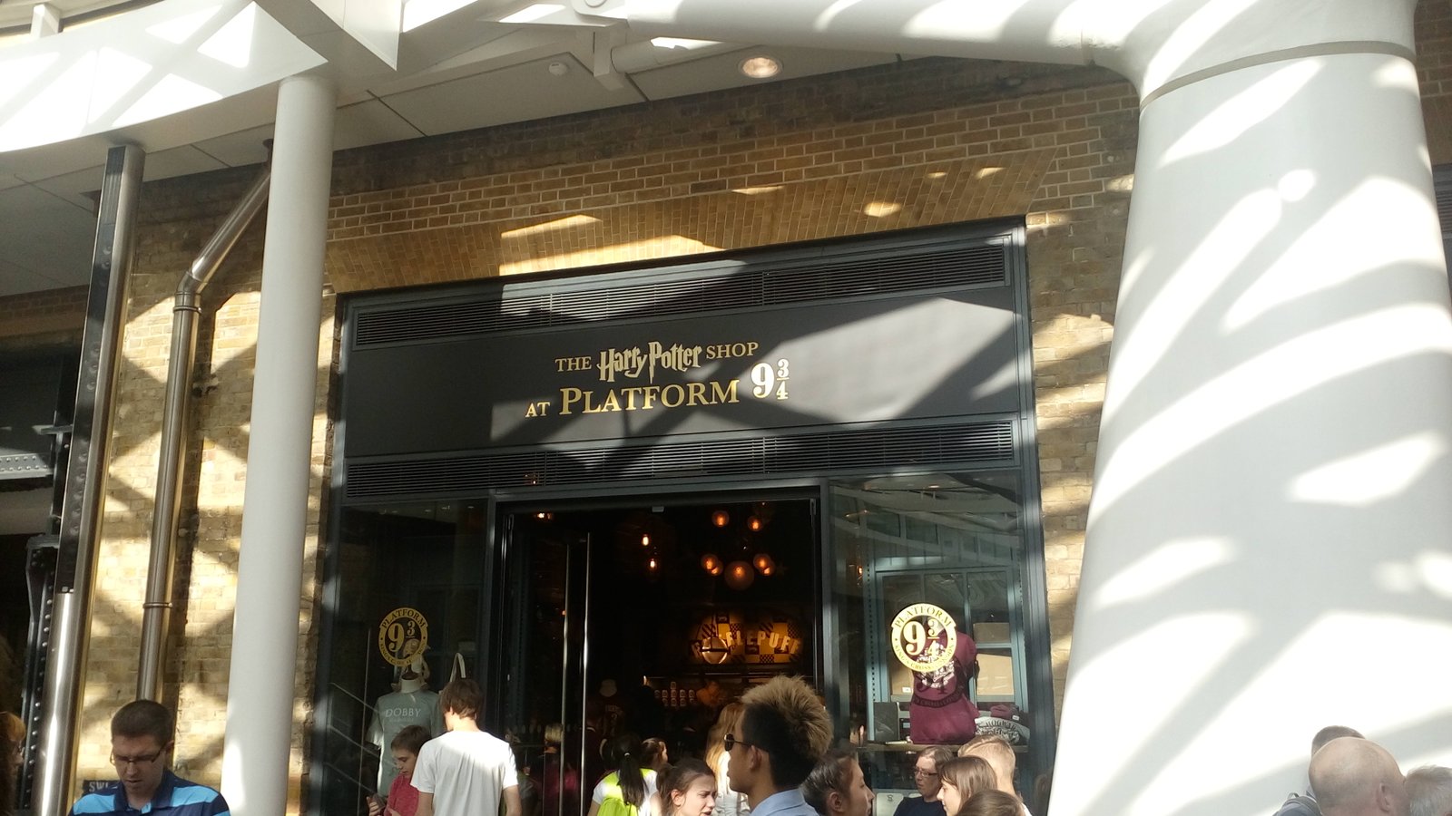 Επίσκεψη στην πλατφόρμα 9 ¾ και στο Harry Potter shop του Λονδίνου